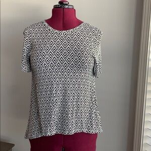 H&M Black/white High/low tee